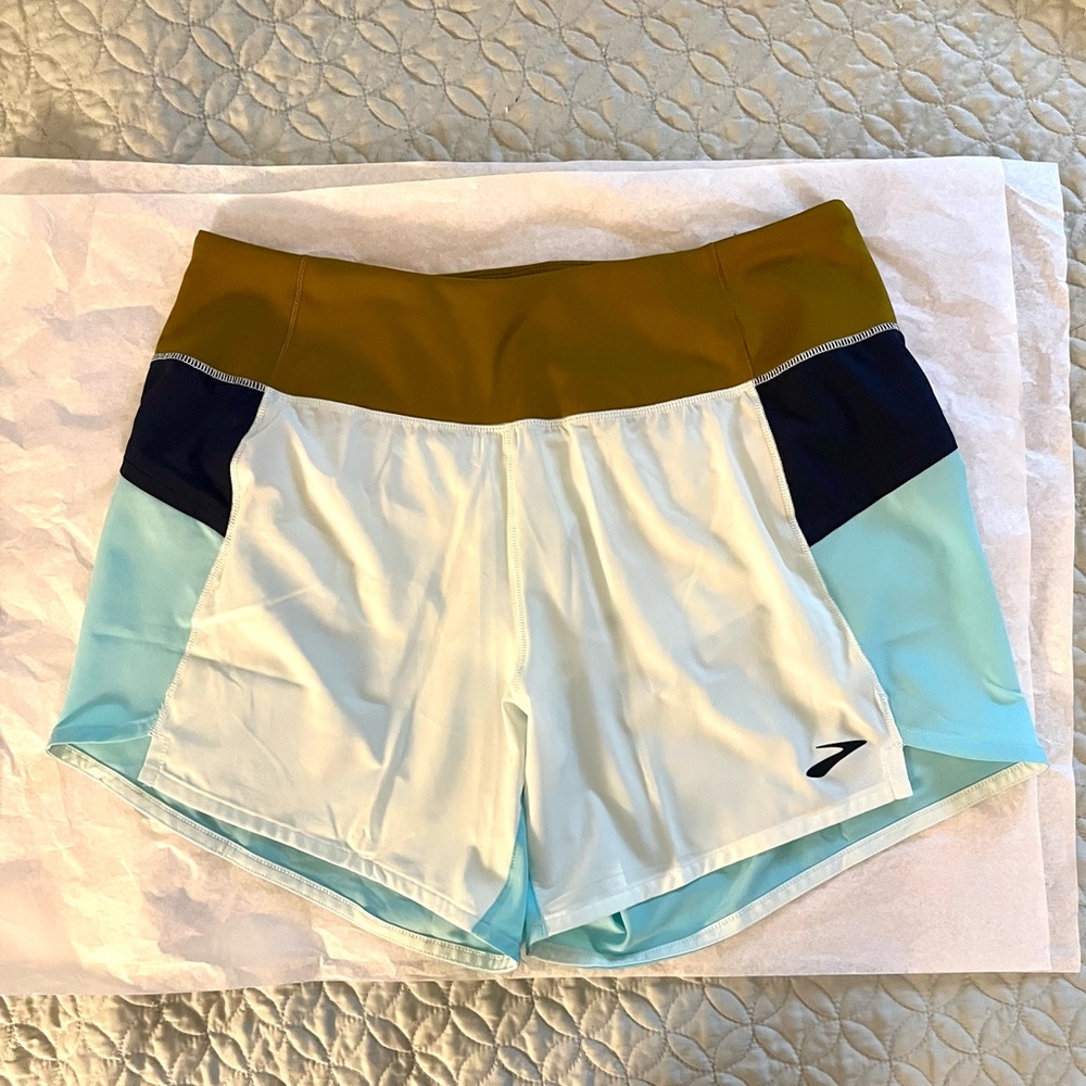 Brooks 5” Chaser Short, size M, NWOT